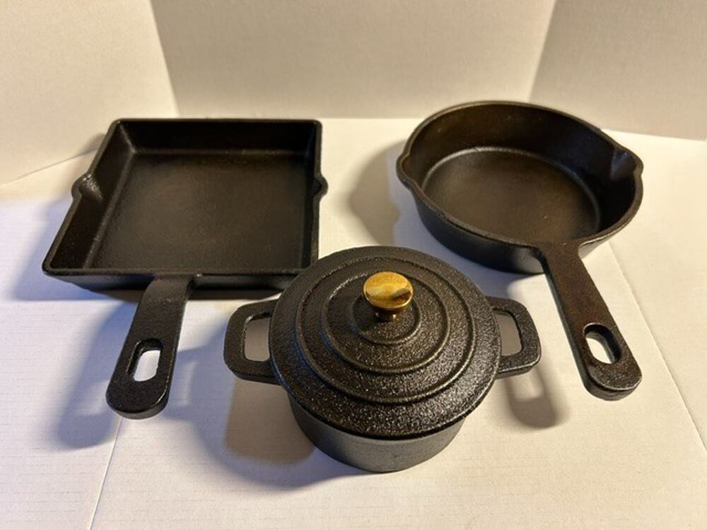 Crofton Mini Cast Iron Cookware 3-Piece Lot – Skillets + Dutch Oven Reseasoned